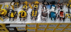アイゼン続々入荷の画像